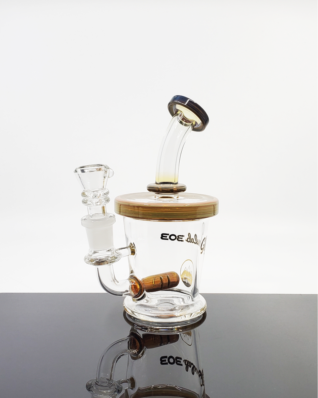 Glass Lab 303 5.5” Mini Inline Banger Hanger | Compact with Inline Perc | 14mm Joint. This 5.5” mini inline banger hanger by Glass Lab 303 features a 4-hole inline perc and a 14mm female joint for efficient filtration. Compact and perfect for smooth hits.