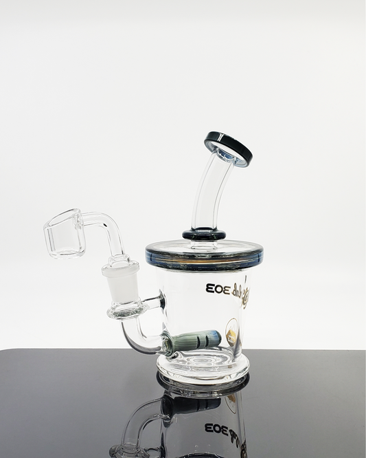 Glass Lab 303 5.5” Mini Inline Banger Hanger | Compact with Inline Perc | 14mm Joint. This 5.5” mini inline banger hanger by Glass Lab 303 features a 4-hole inline perc and a 14mm female joint for efficient filtration. Compact and perfect for smooth hits.