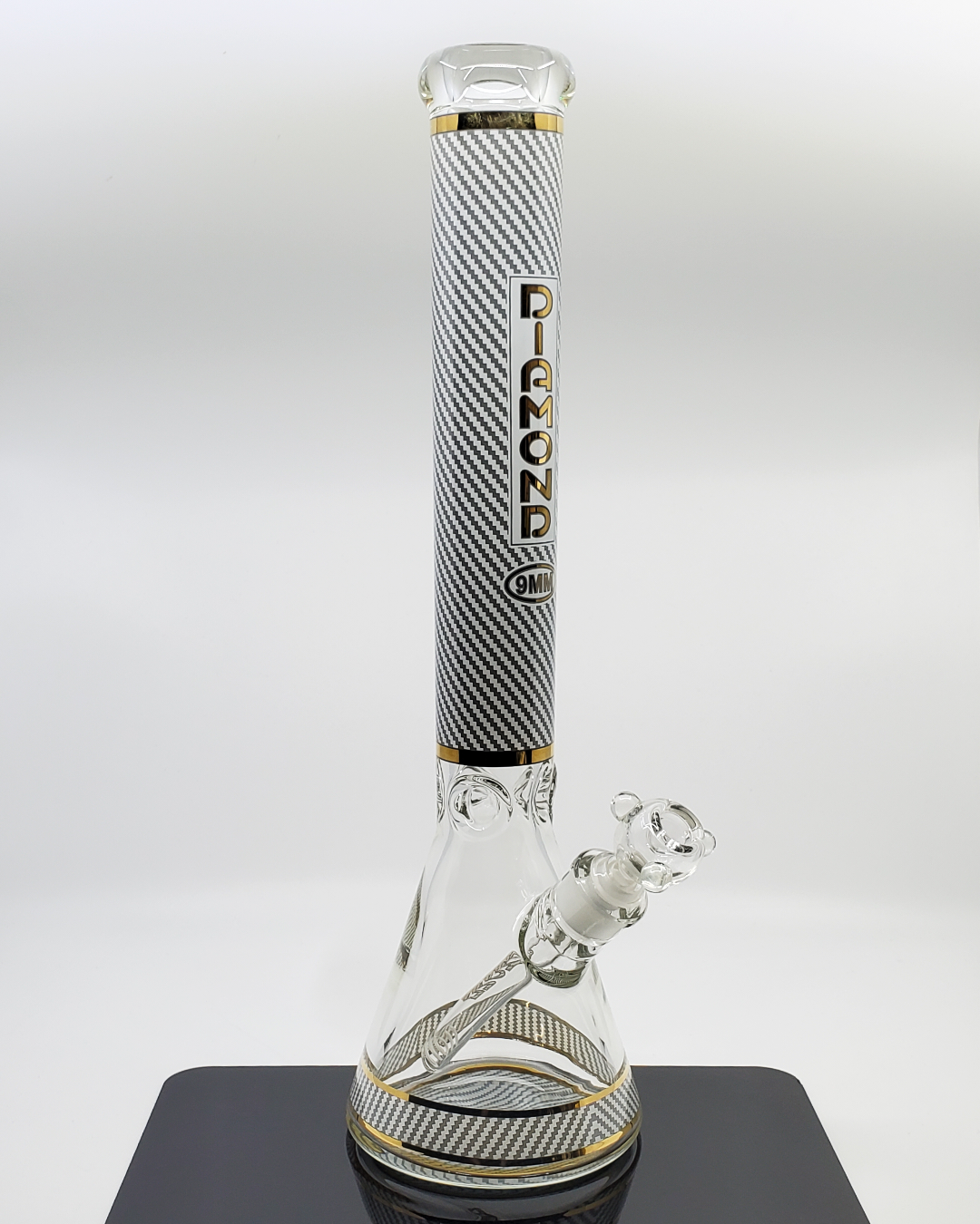 Diamond Glass 9mm Checkered Beaker with thick 9mm glass construction, offering durability, enhanced grip, and a stylish checkered design for a superior smoking experience.