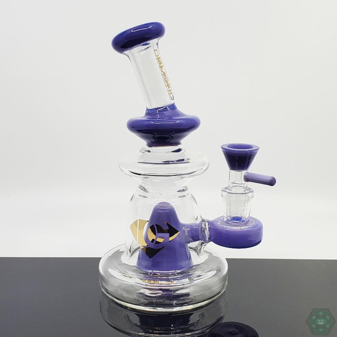 Diamond Glass Diamond Ilah featuring a unique aesthetic and advanced filtration for a smooth, functional, and eye-catching smoking experience.