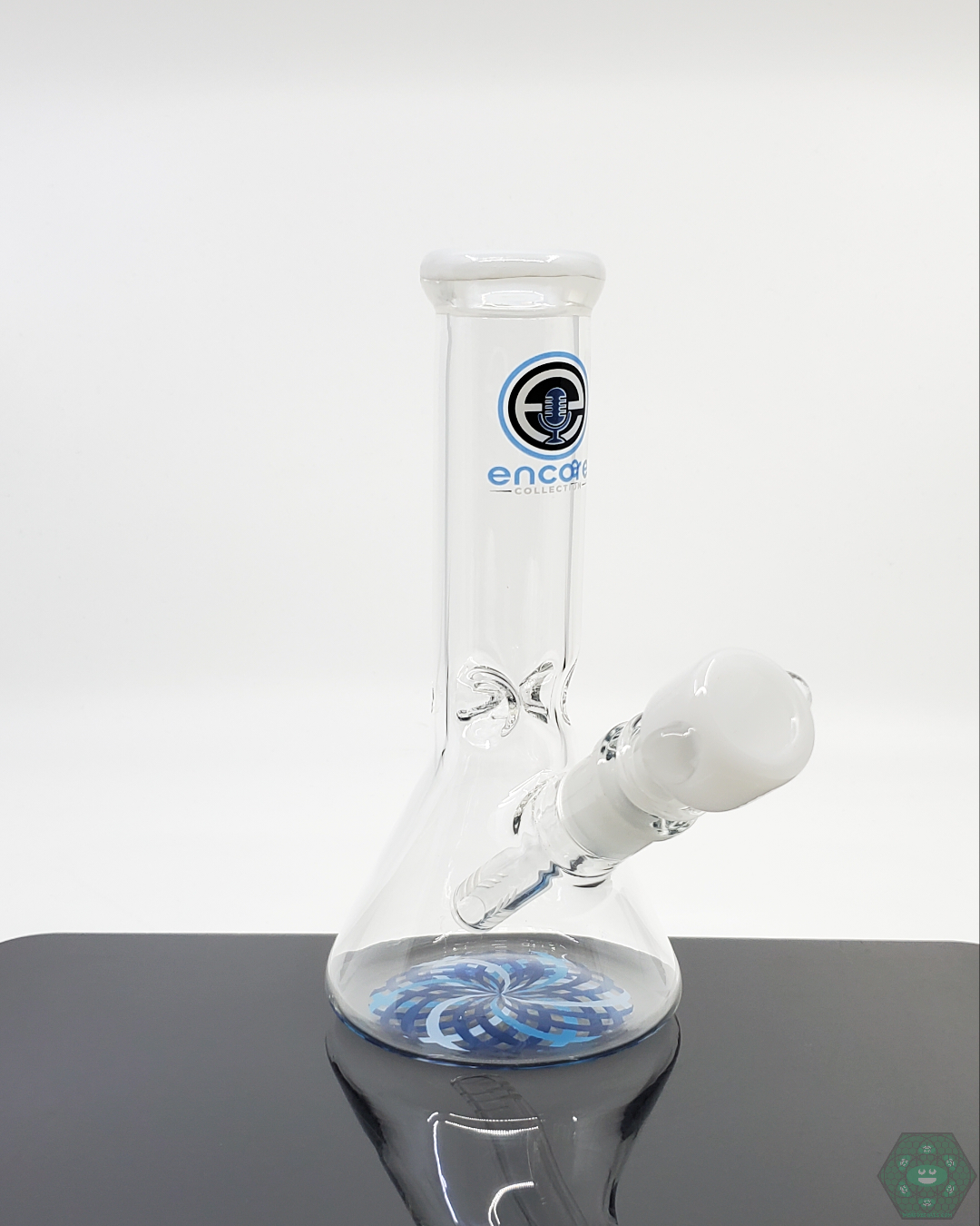 Encore Glass 7.5" Spiral Base Beaker showcasing a 7-hole percolator for enhanced filtration.