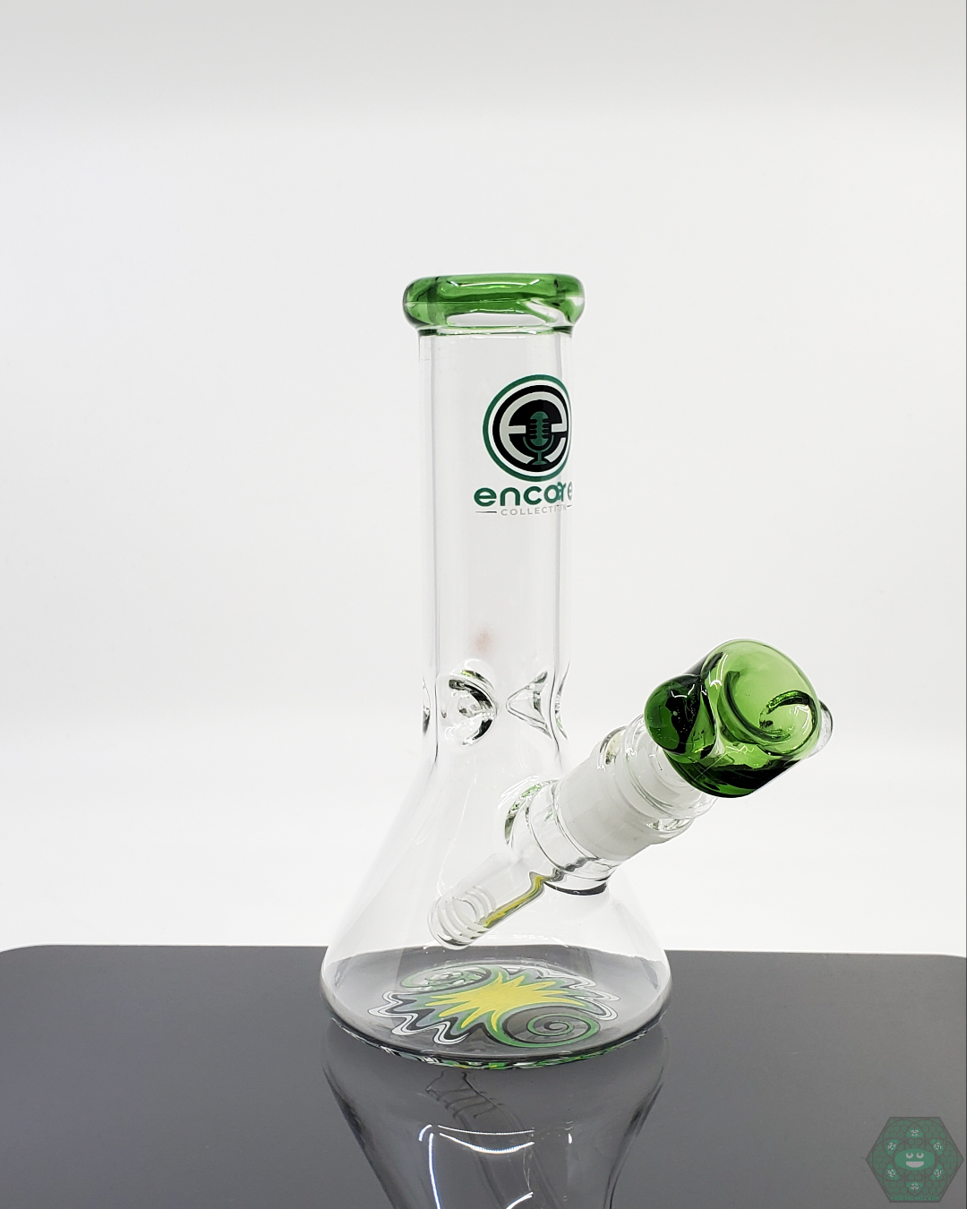 Encore Glass Wig-Wag Beaker with a removable 14mm to 18mm downstem for easy cleaning.