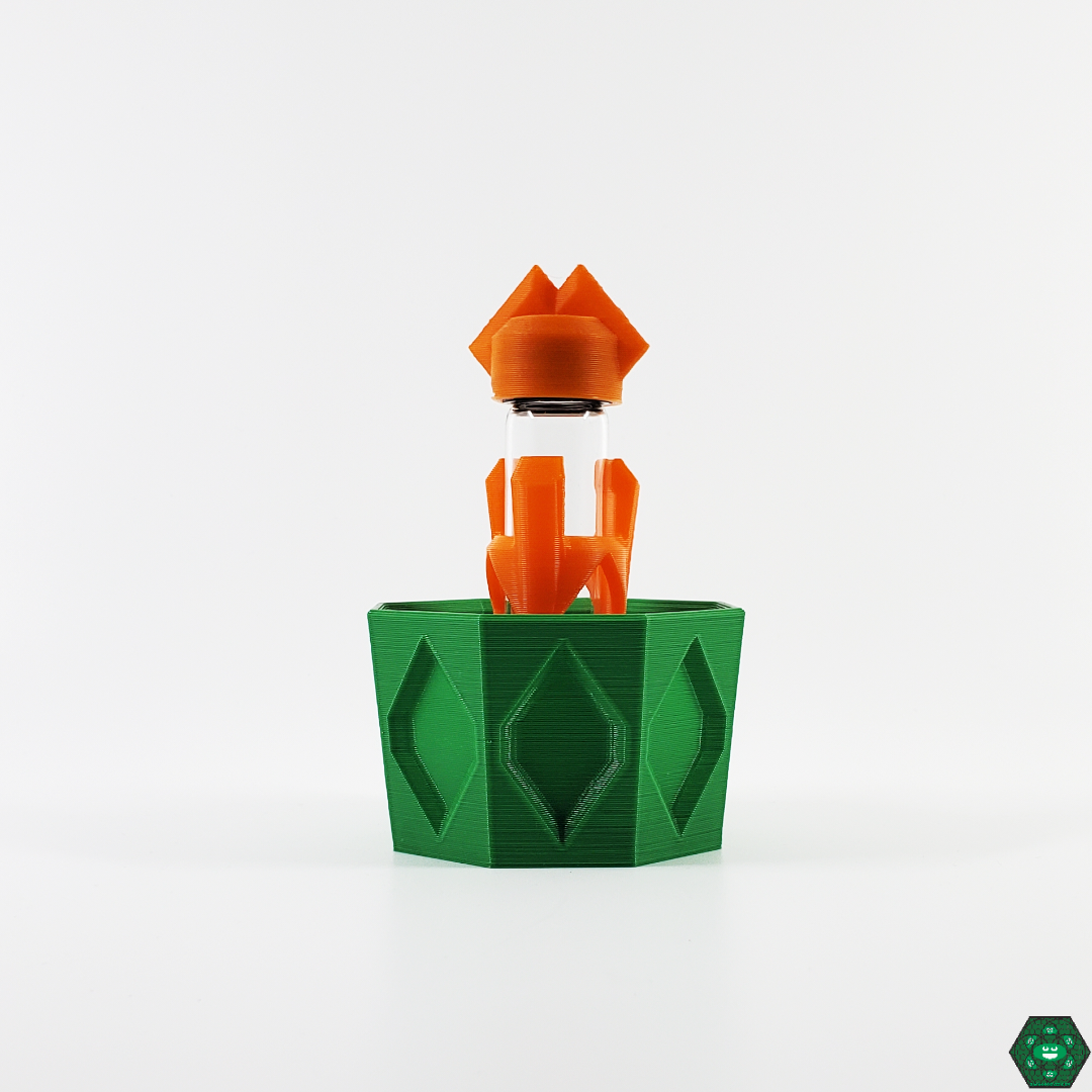 Kuhns Qtip Alcohol Cup Close-Up: Detailed view of the Kuhns Accessories Qtip Alcohol Cup, highlighting its compact design and functionality for convenient and mess-free cleaning of glass and dab tools.