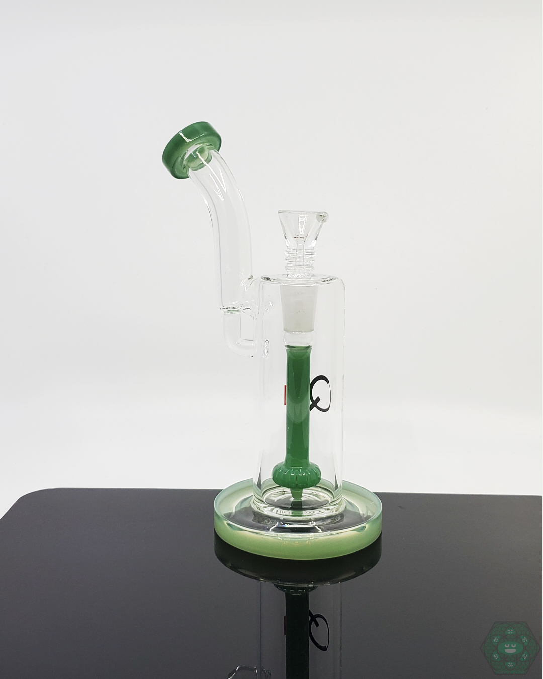 Quantum Sci 8” Bubbler featuring a compact design with smooth filtration, perfect for portable and efficient sessions.