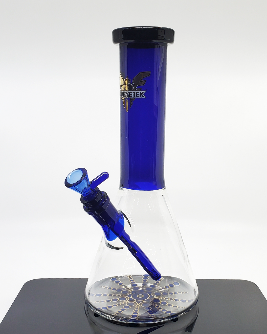 Side view of the Red Eye Tech 12” Beaker showcasing its sturdy construction and smooth filtration, perfect for everyday use.