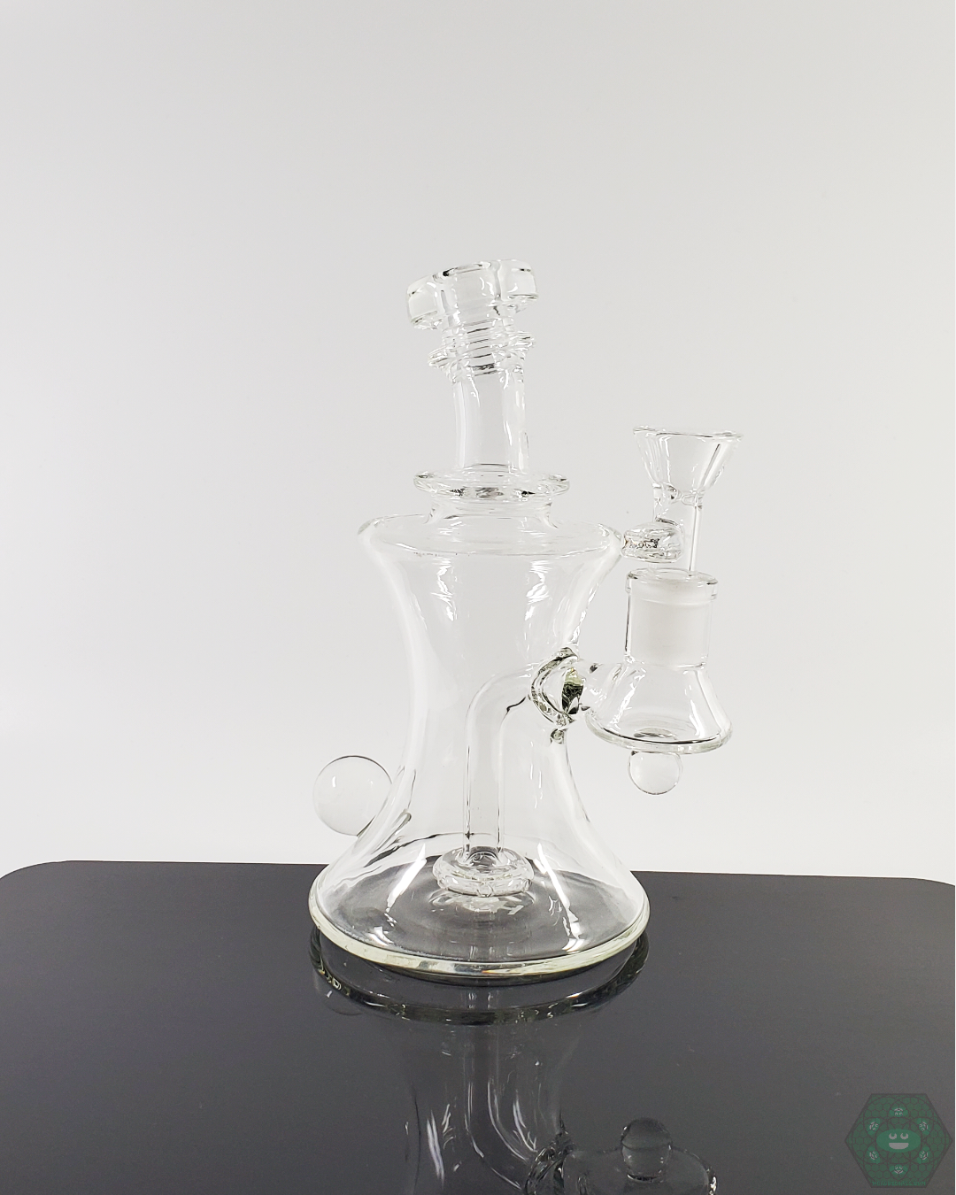 TAG Glass 7.5” Flask Bong with a sleek design, smooth filtration, and a 14mm joint for stylish and efficient sessions.
