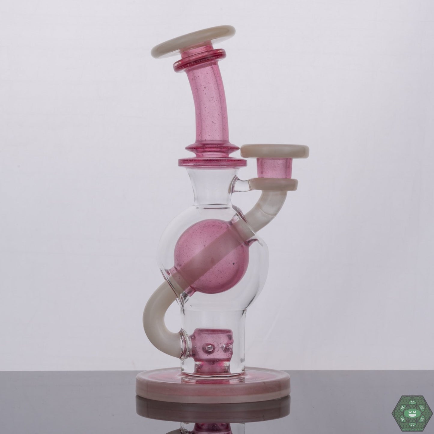14mm Female Ball Rig: This DBE 503 rig features a 14mm female joint, making it compatible with a variety of dabbing accessories.