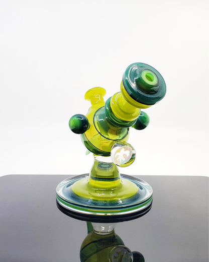Two-Tone Heliosphere 14mm Rig: The Cajun Glass Two-Tone Heliosphere offers a modern and functional design with a captivating two-tone finish and a 14mm joint, perfect for enthusiasts who appreciate quality craftsmanship and minimalism.