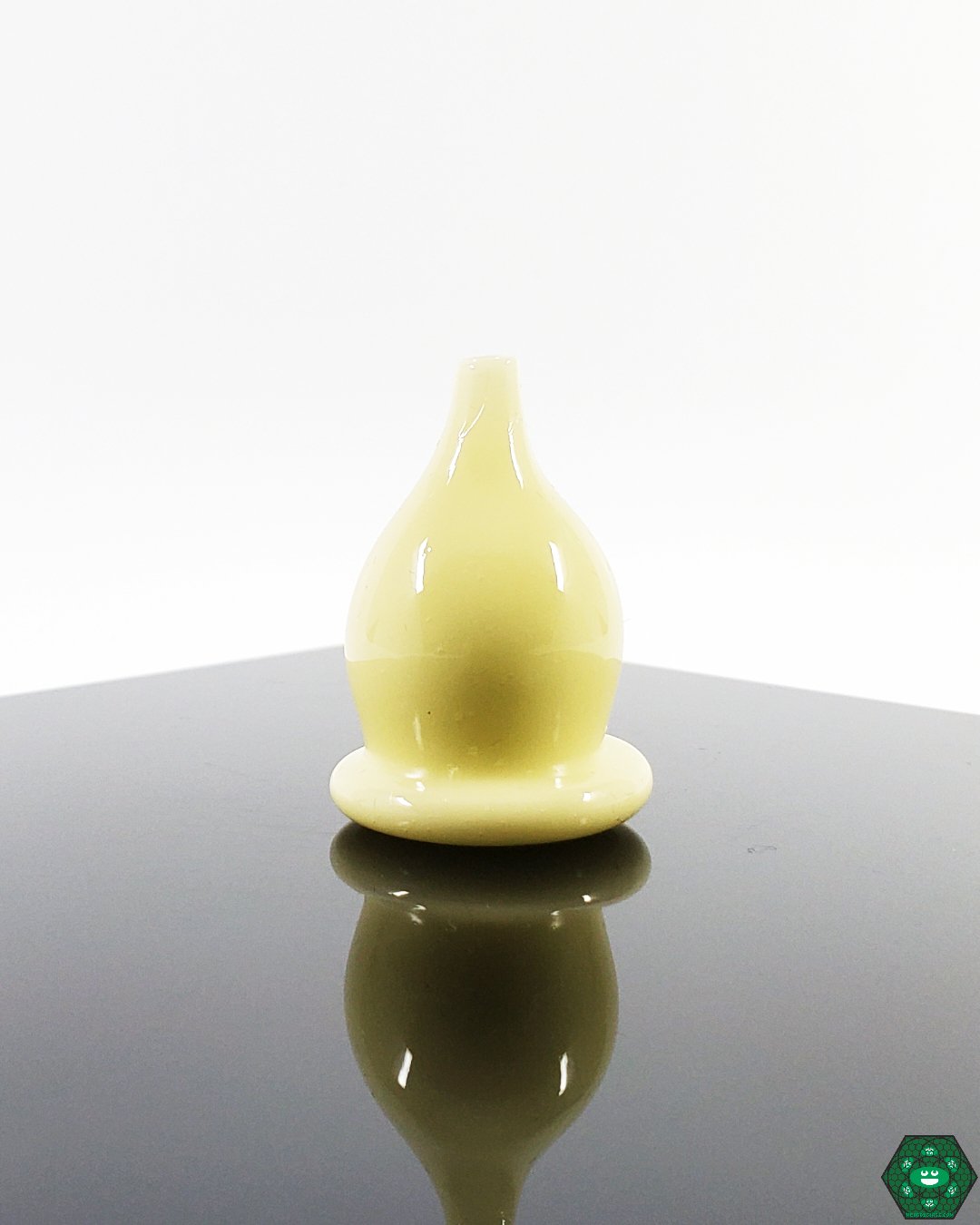 Unique Colors Bubble Cap - Bigfoot Glass. Available in Pomegranate, Plasma, Blue Stardust, and Tan. Fits 25MM quartz nails, designed to optimize airflow and vapor quality.