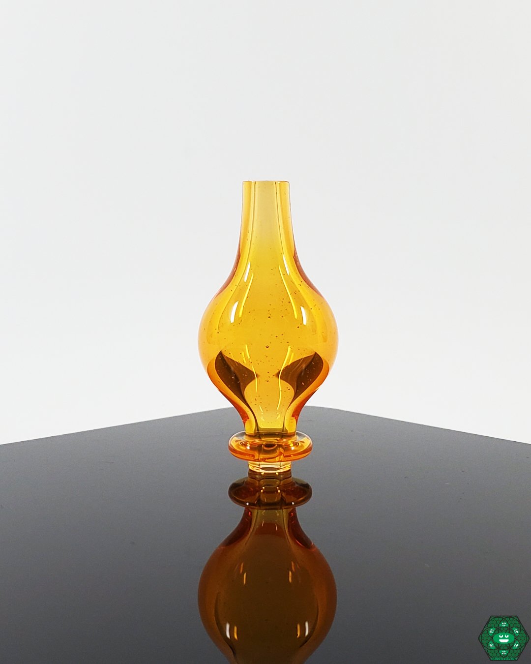  Bubble Caps for Airflow Control: E.F Norris Bubble Caps provide enhanced airflow and smooth vaporization in a 25MM size, available in unique colors.