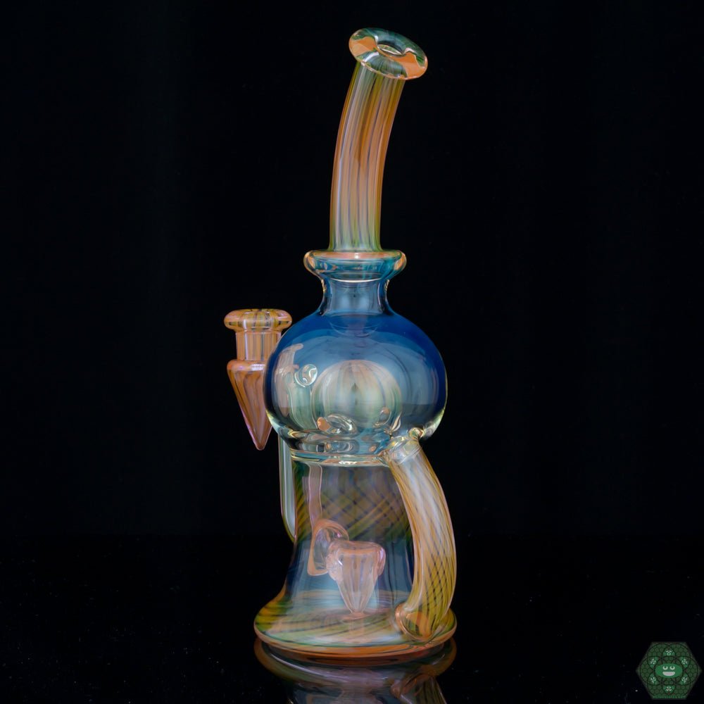 Portable Glass Bubbler #1: The compact design of the Hustle Bub #1 makes it ideal for on-the-go use.