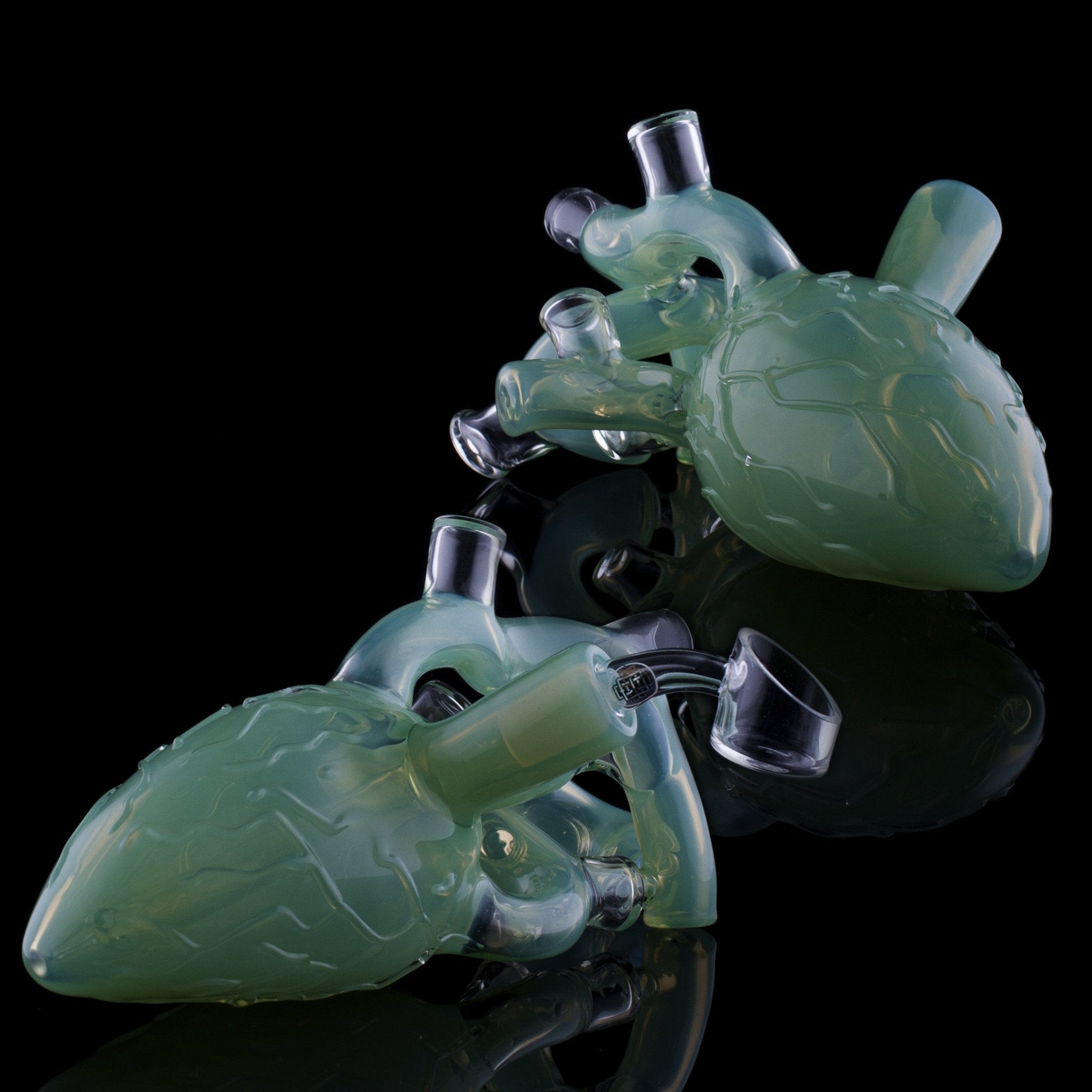 Ryan Tate Heart Vapor Pendant – Stylish Glass Accessory – HG